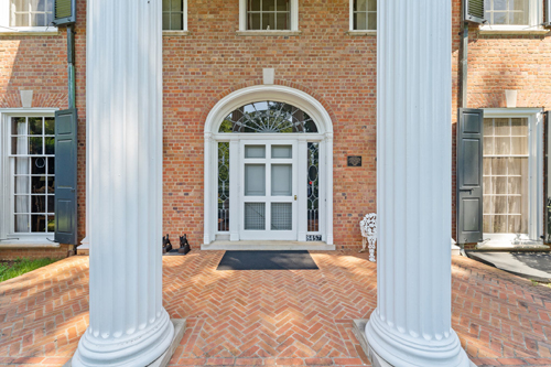 The Oaks family room